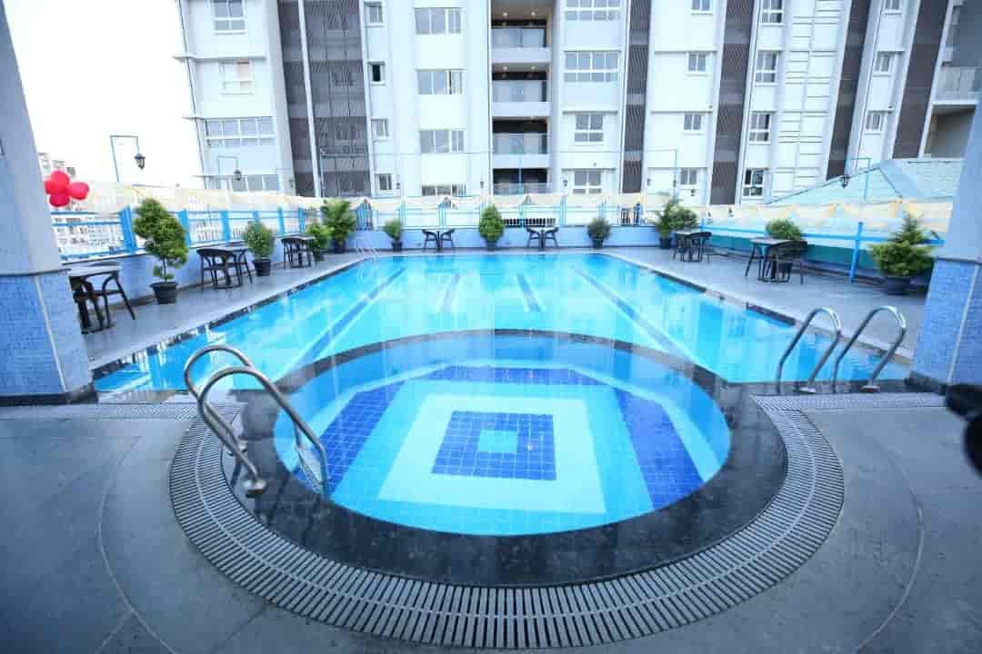 Swimming pool roop top