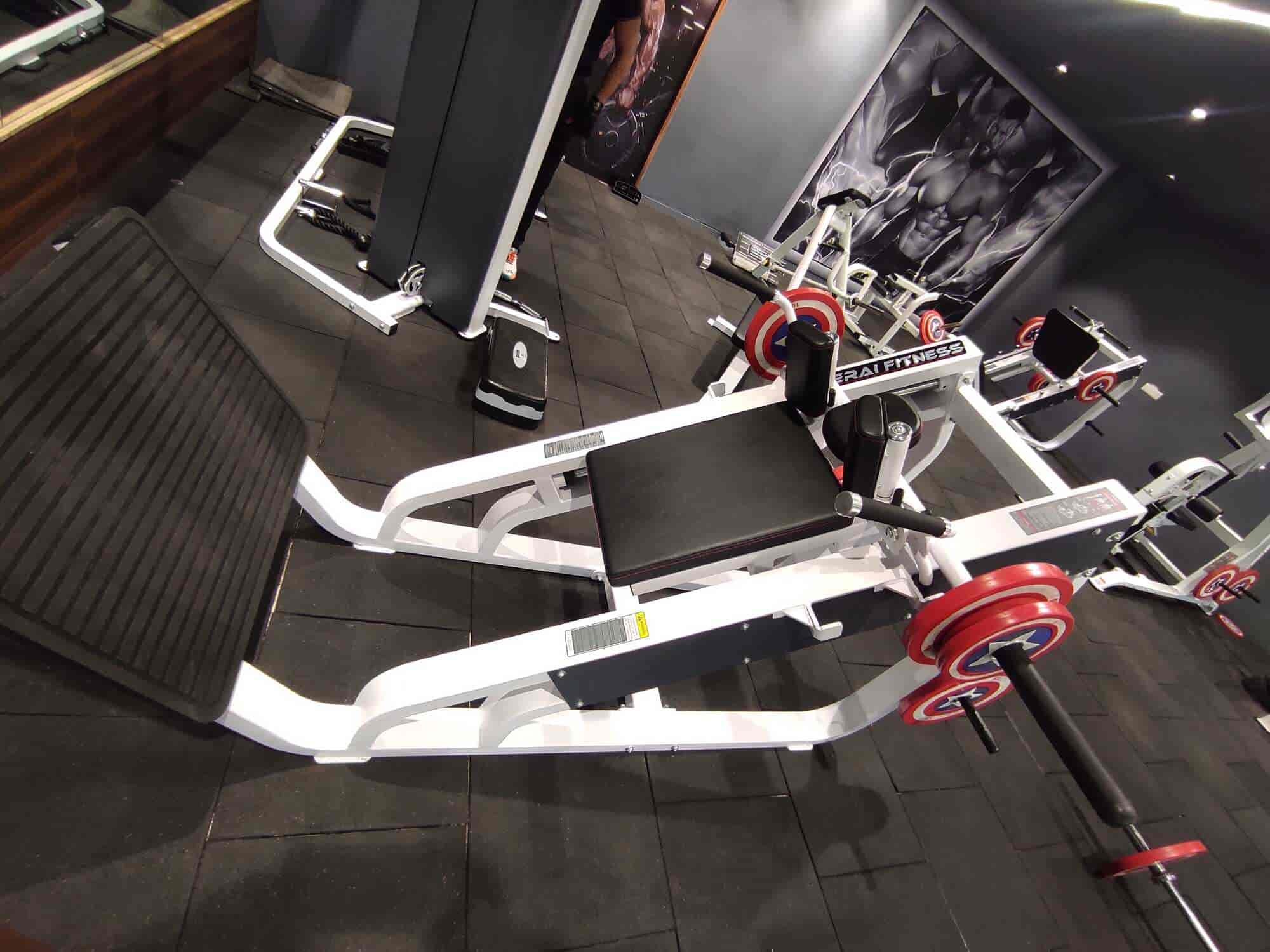 Gym Lounge Premium Vastrapur in Vastrapur,Ahmedabad Best Fitness