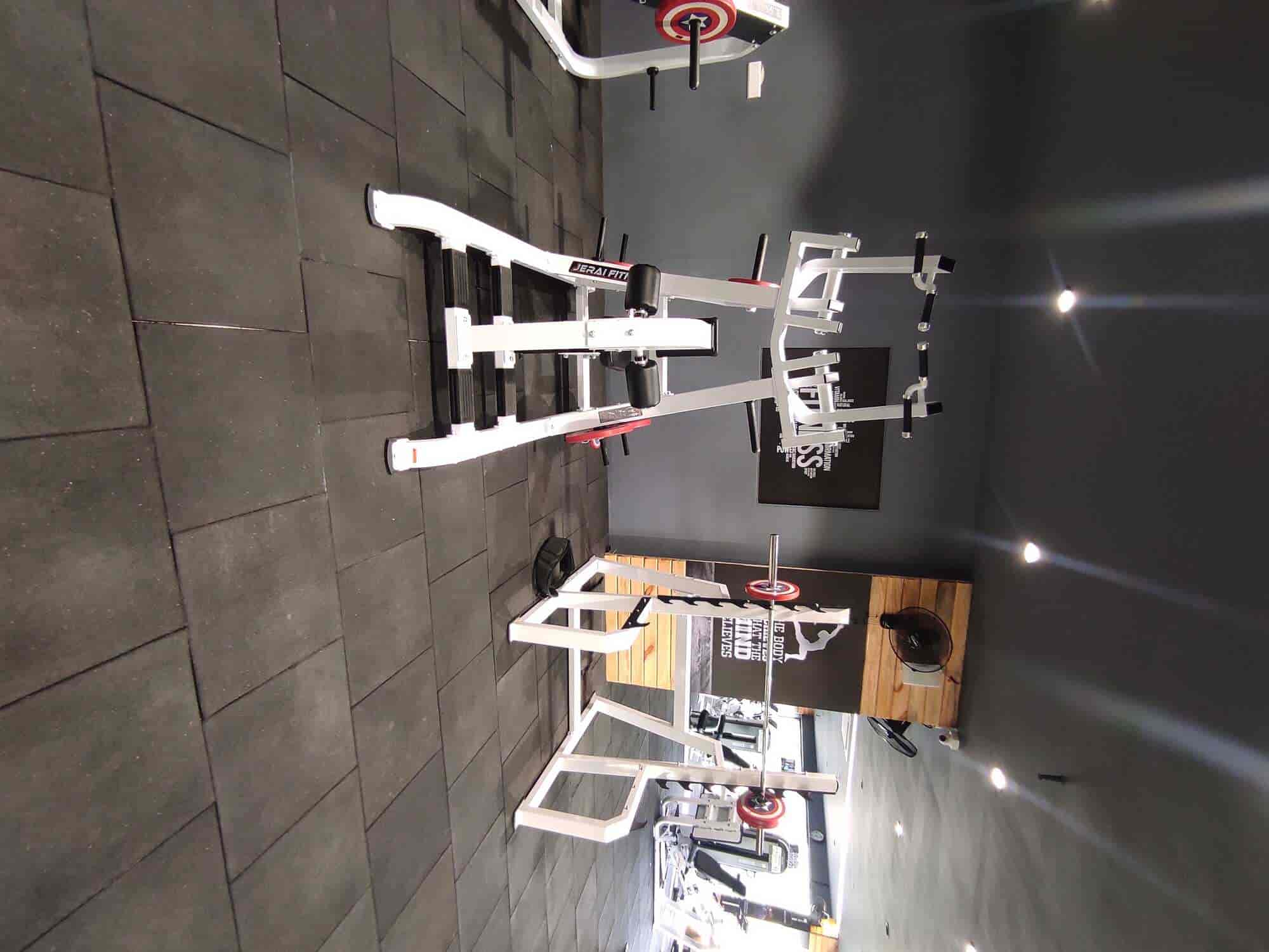 Gym Lounge Premium Vastrapur in Vastrapur,Ahmedabad Best Fitness