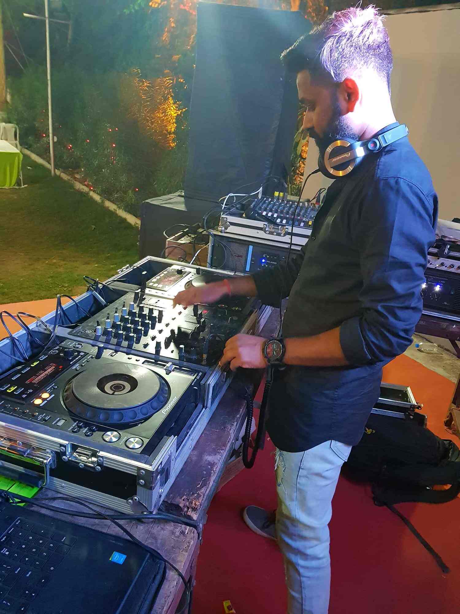 Dj Parth In Sabarmati Best Disc Jockey In Ahmedabad Justdial Dj Parth In Sabarmati Best Disc Jockey In Ahmedabad Justdial