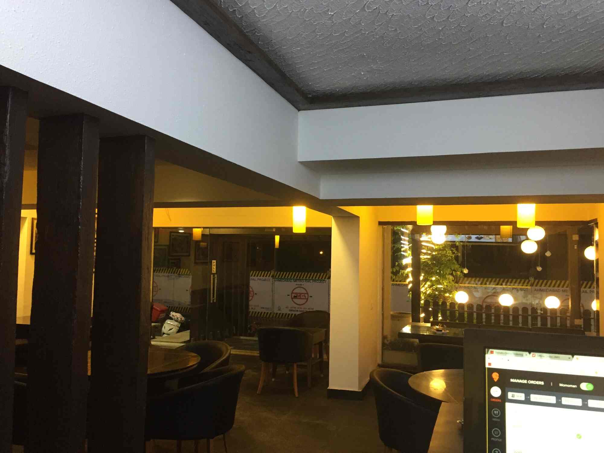 Momoman in Drive In Road,Ahmedabad Order Food Online Best Chinese