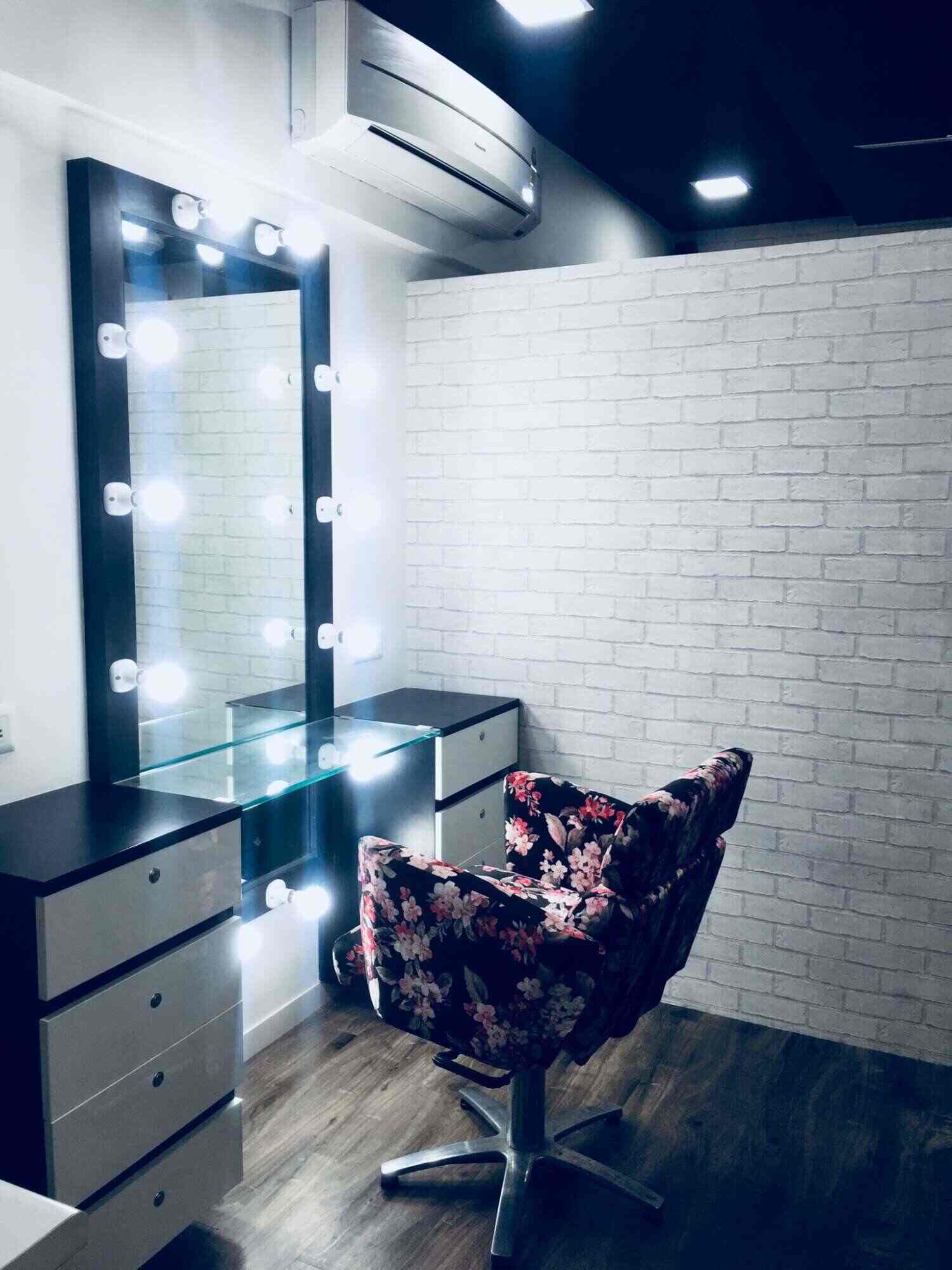 Bhumi Studio Recurls in Satellite,Ahmedabad Best Makeup Artists in