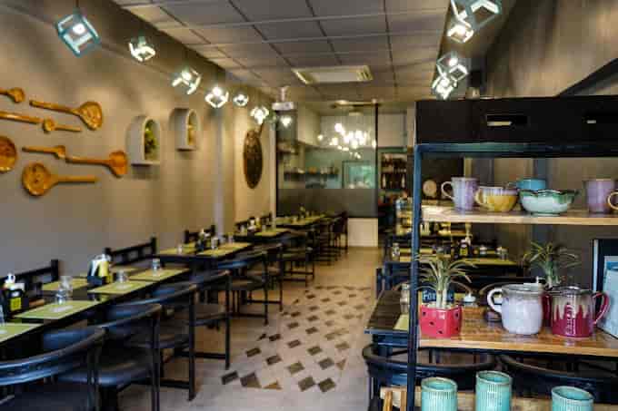 Fozzies Pizzaiolo (Urban Chowk) in Ambli,Ahmedabad - Best Food Court near me in Ahmedabad - Justdial