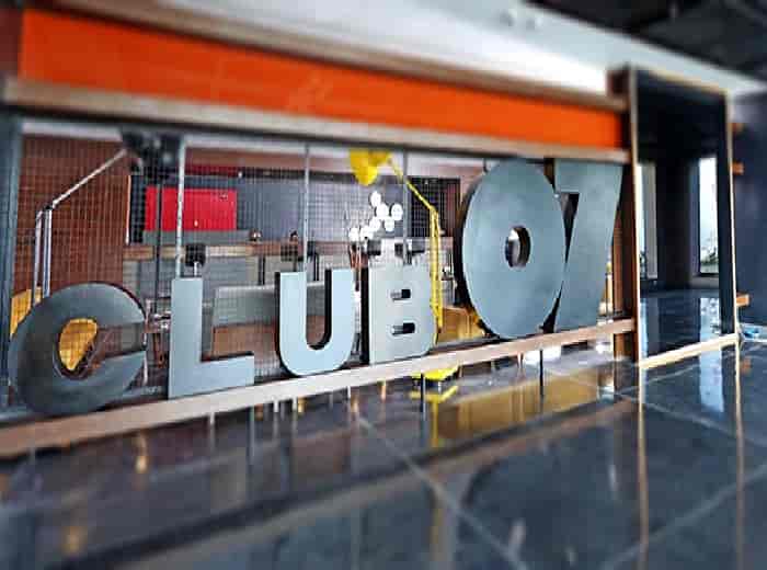 Bopal Police Raid Dance Party in ClubO7; Arrest 9 including Girl, Seize BMW, Honda City, iPhones, English Whisky Bottles