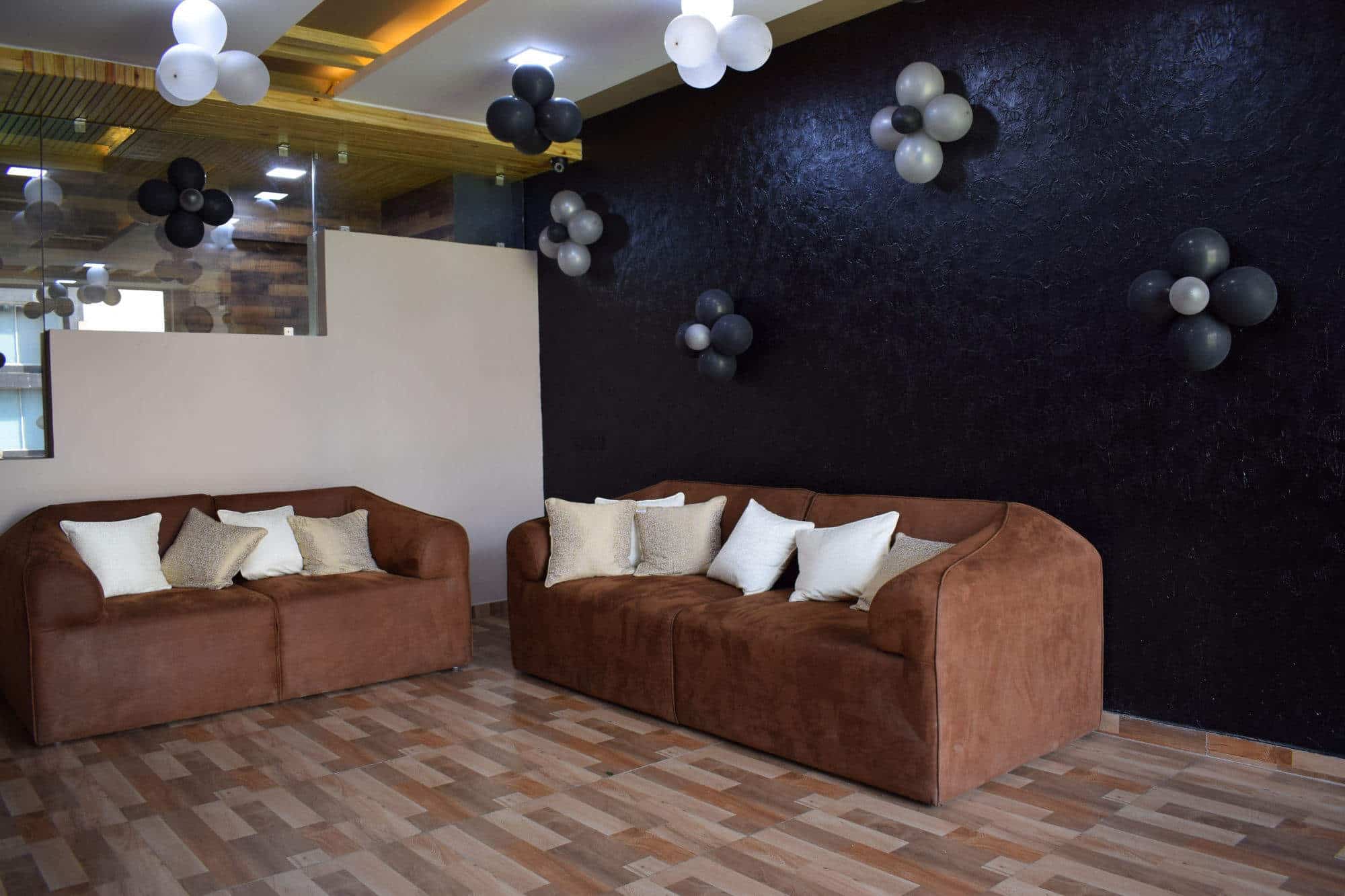 SHEAR & HEW THE Unisex SALON in Bodakdev,Ahmedabad Best Salons in