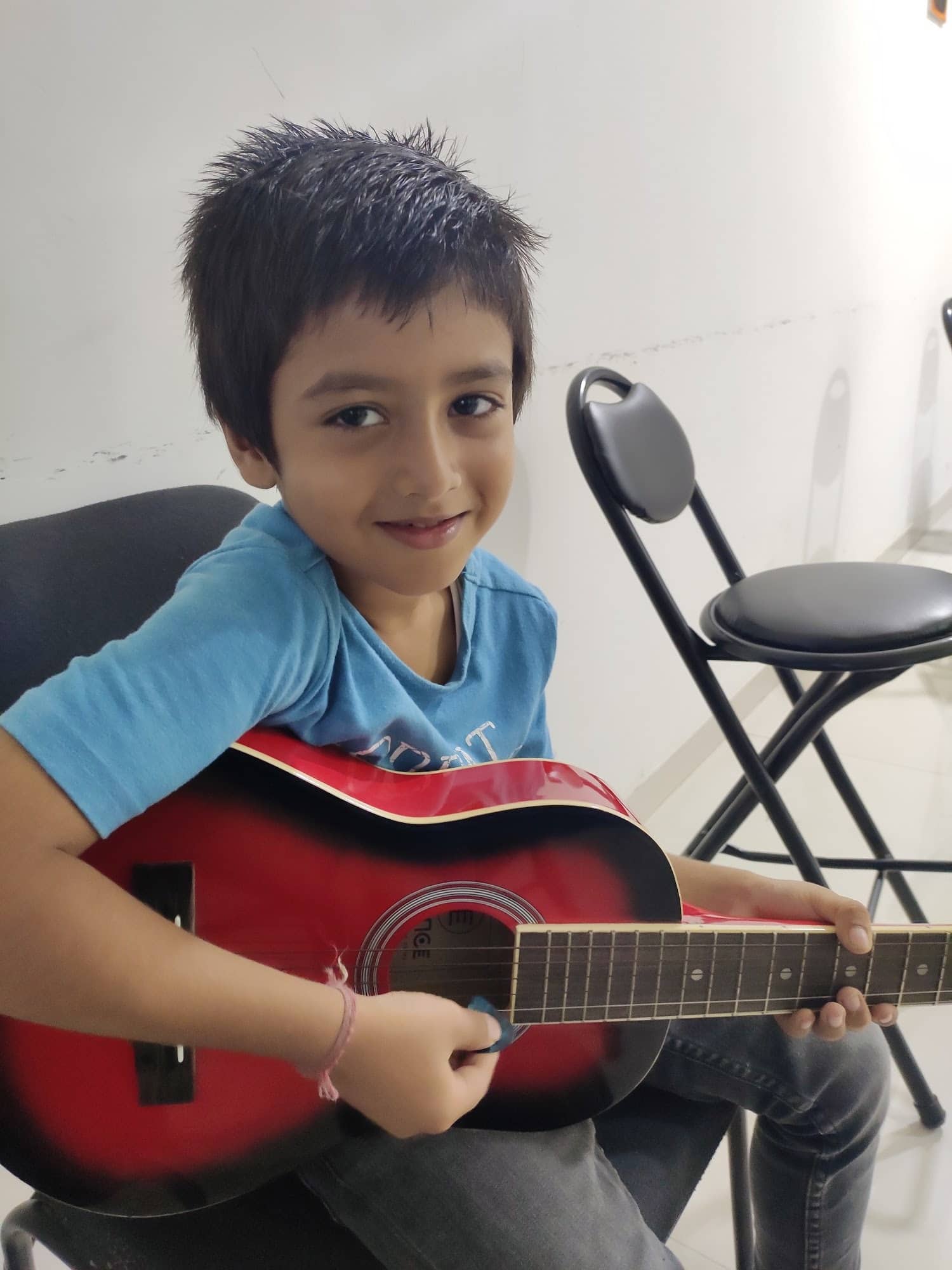 Simusical Studio in Bodakdev,Ahmedabad Best Music Classes For Guitar