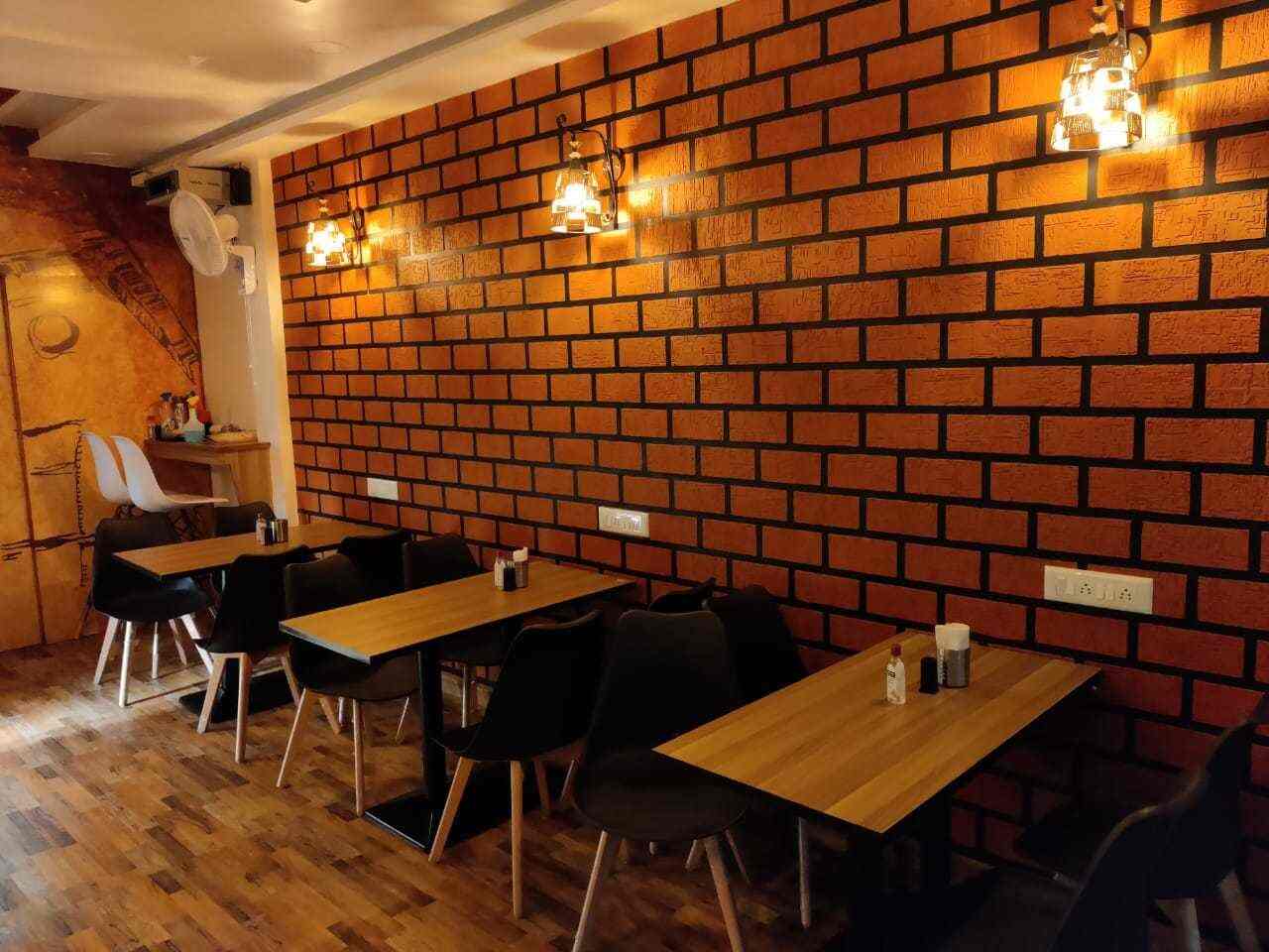 Lalaji Dilli Wale Restaurant and Cafe in Vastrapur,Ahmedabad Best