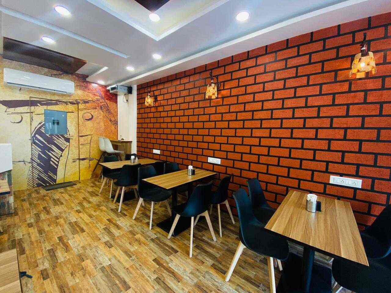 Lalaji Dilli Wale Restaurant and Cafe in Vastrapur,Ahmedabad Best