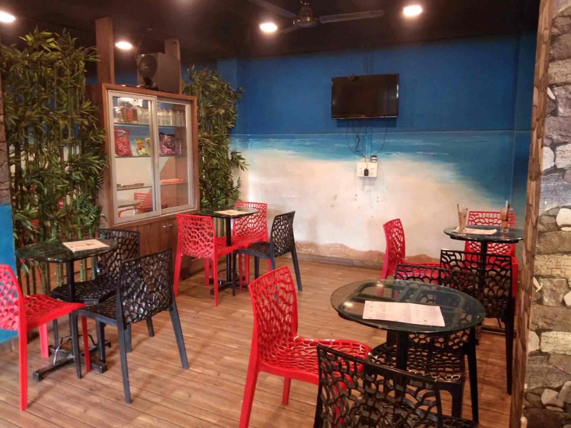 cafe near me with parking