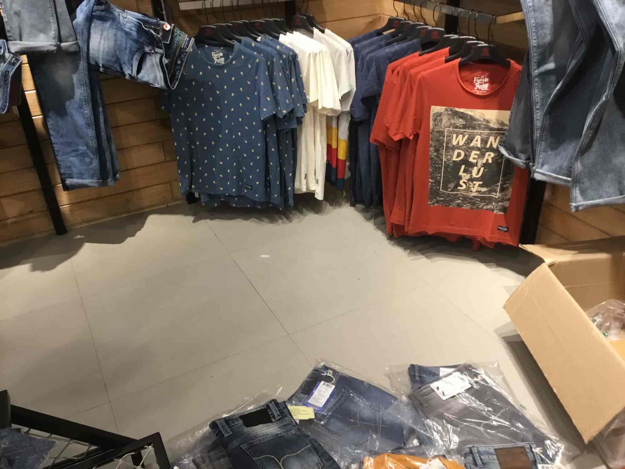 Top Flying Machine Readymade Garment Retailers in Best