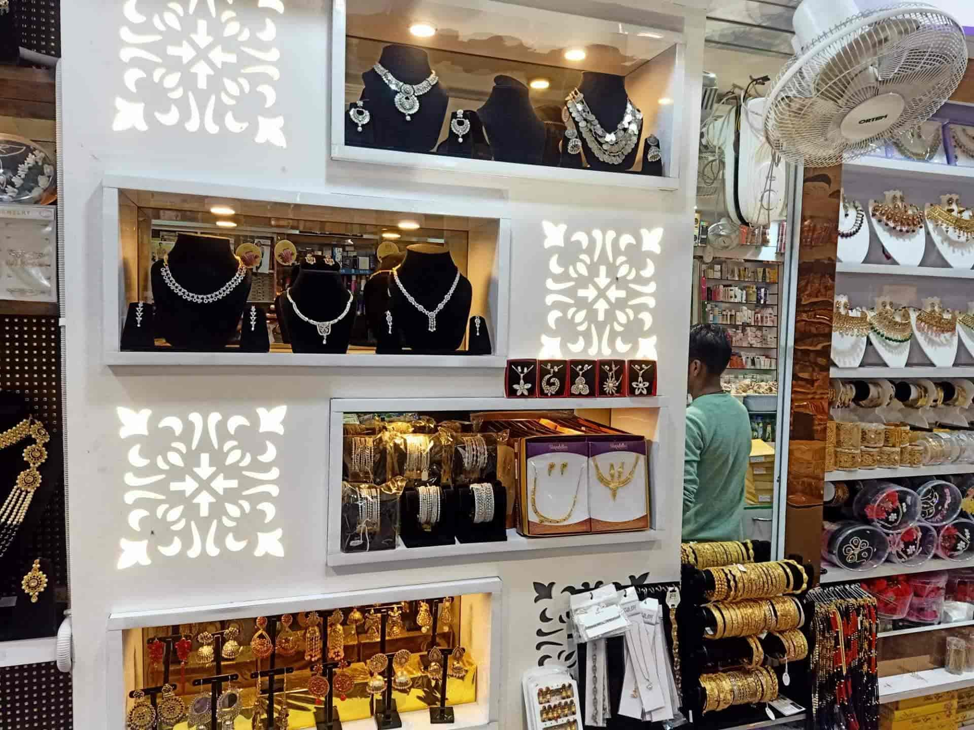 Cosmetic jewellery shop top