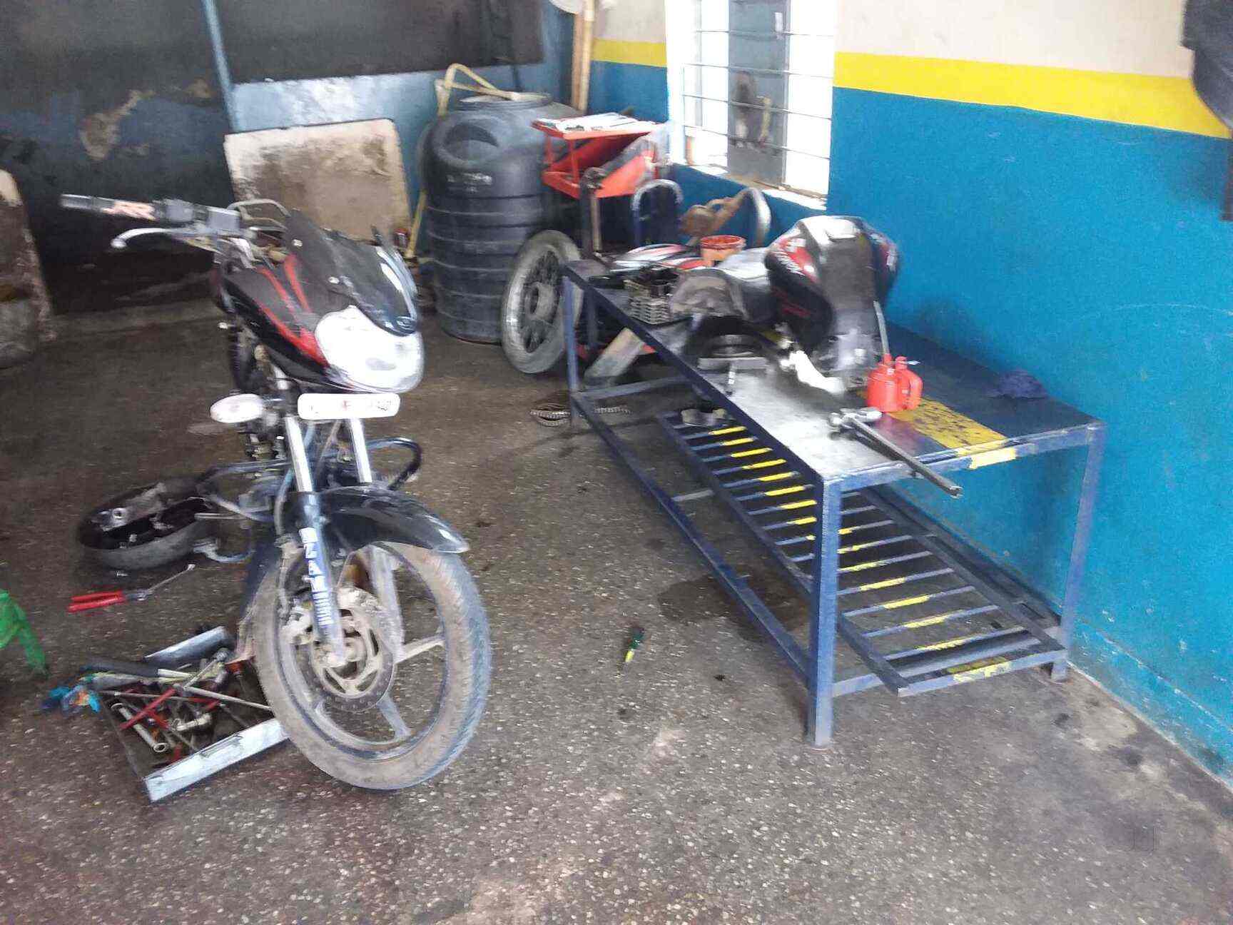 Zam Motors Service Centre in Thambuchetty Palya,Bangalore Best Hero