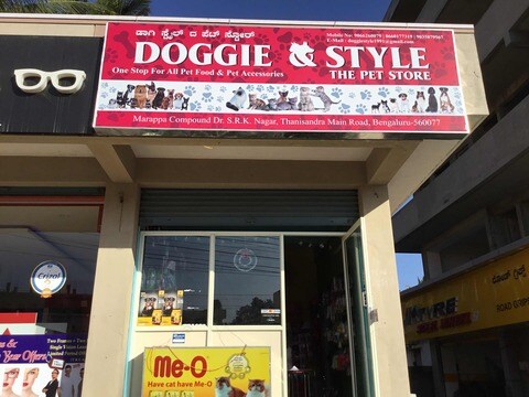 Doggie pet outlet shop