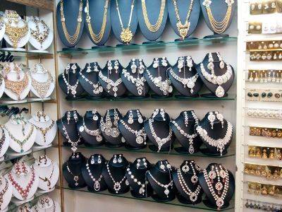 women's street jewellery