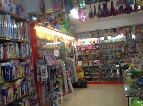 Birthday return gift shop discount near me