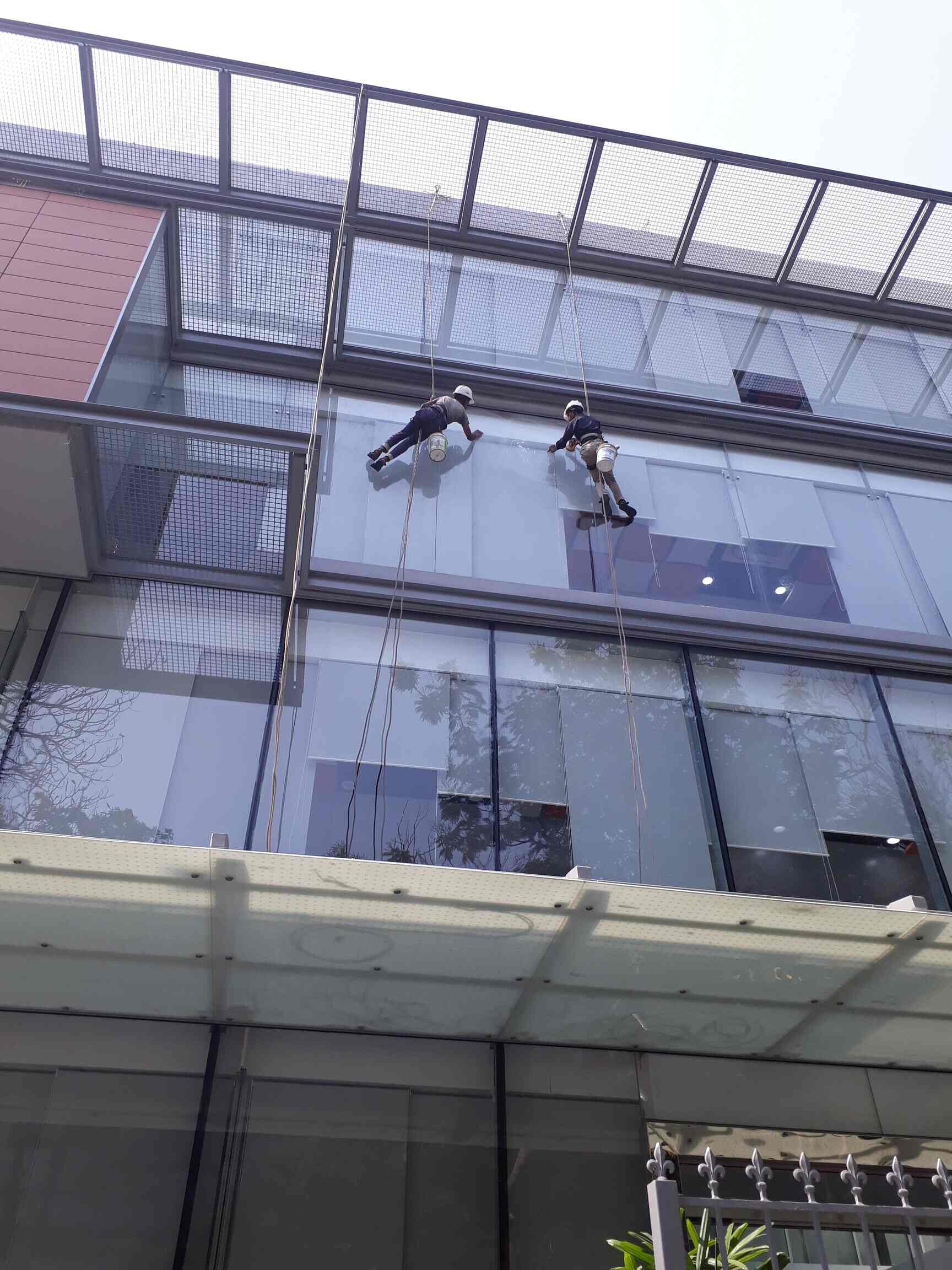 Jupiter Services in Sahakara Nagar,Bangalore Best Glass Cleaning