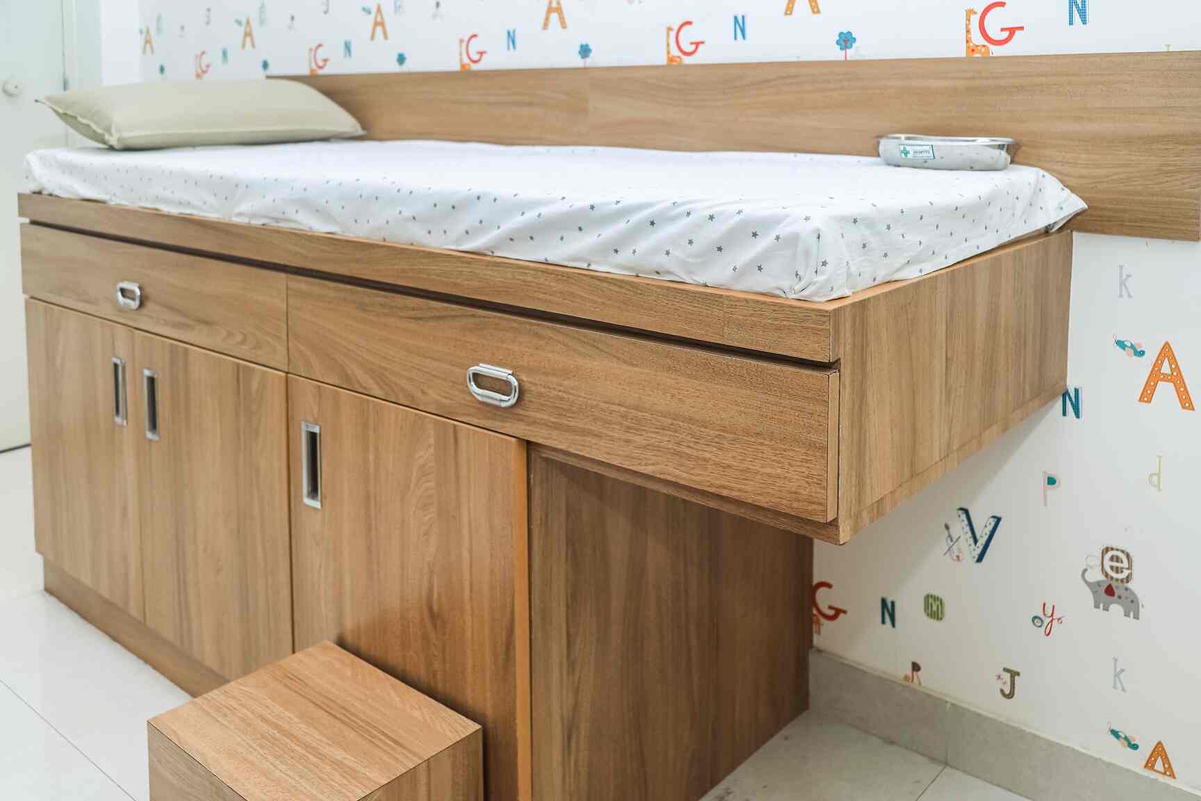 Mother Child Care Clinic in Mahalakshmipuram Layout,Bangalore Book