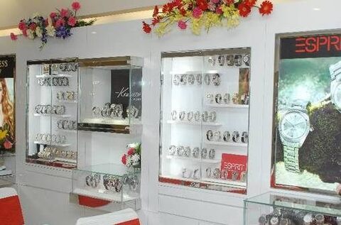 World of titan on sale indiranagar 100 feet road