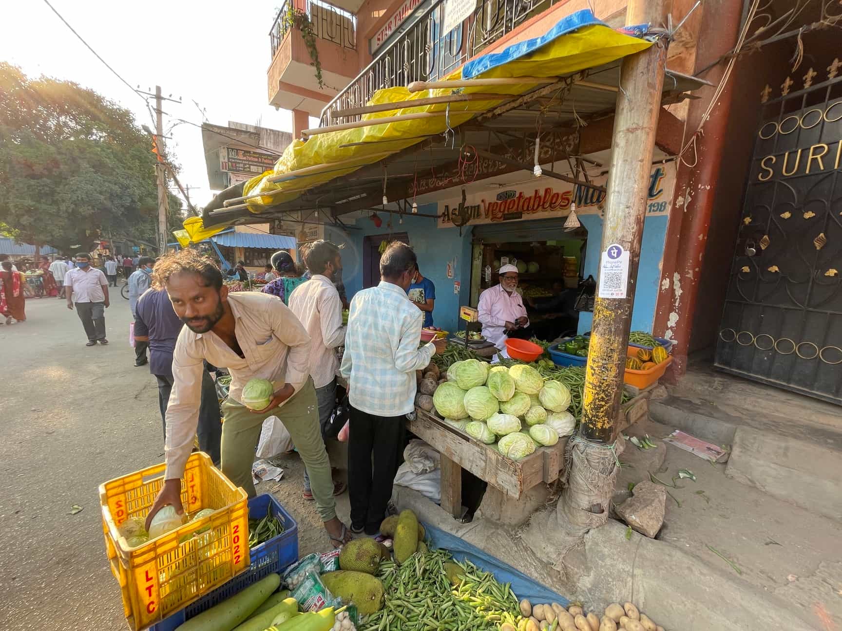 Aslam Vegetable Market in Nayandahalli,Bangalore Best Fruit Vendors
