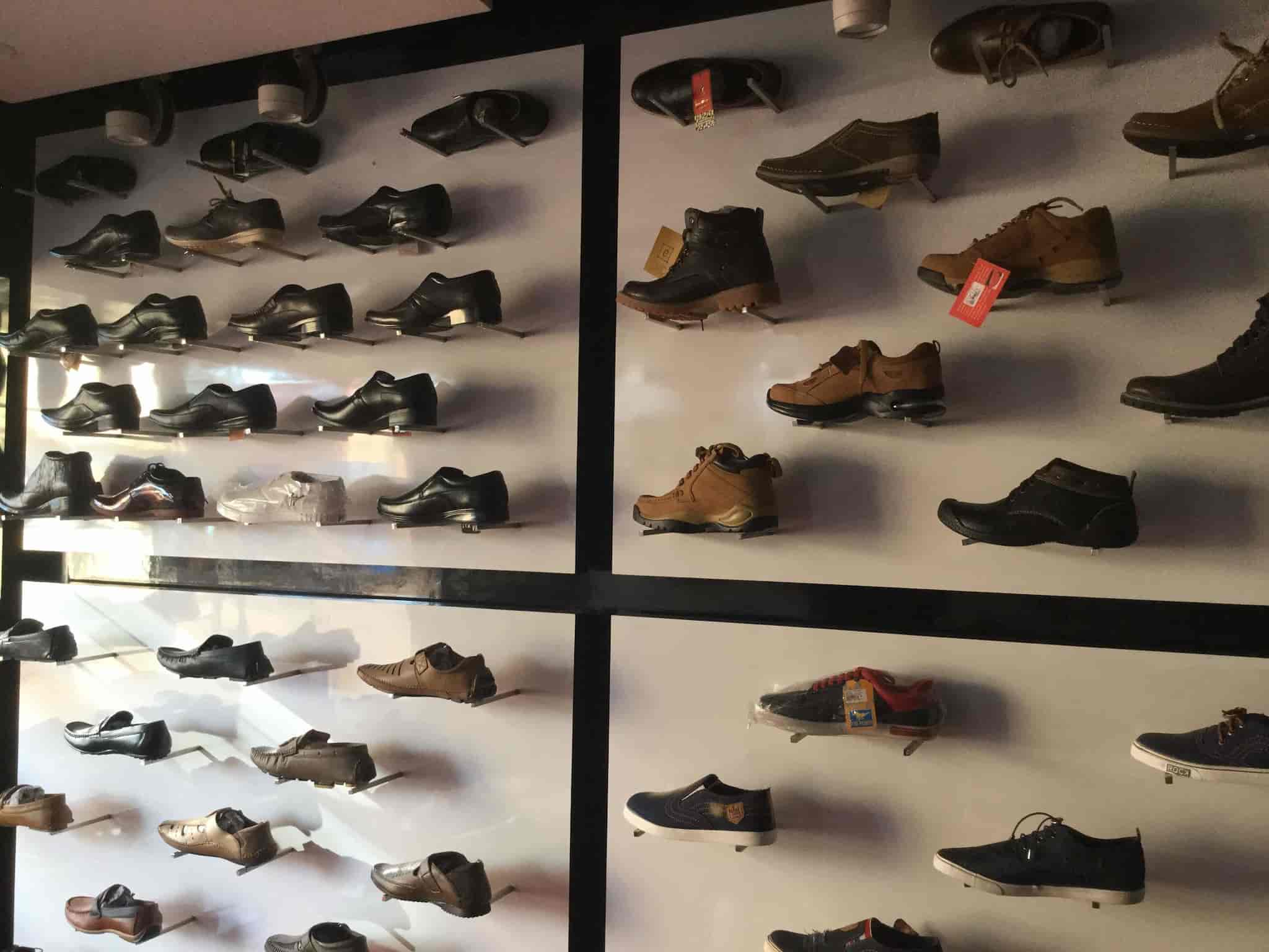 Reebok Shoes Showroom In Vadodara 2025