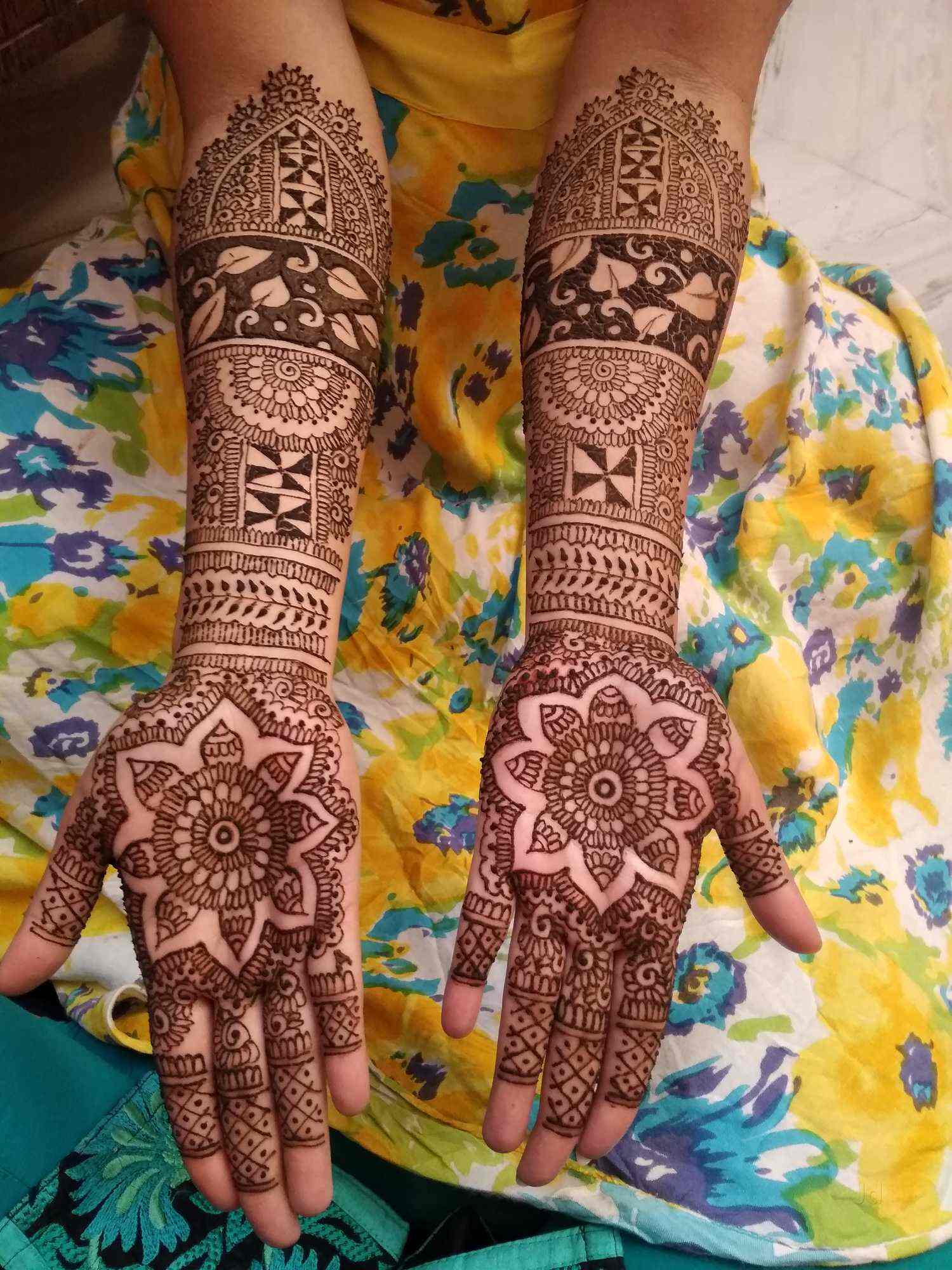 putuler dress banana dekhte chai