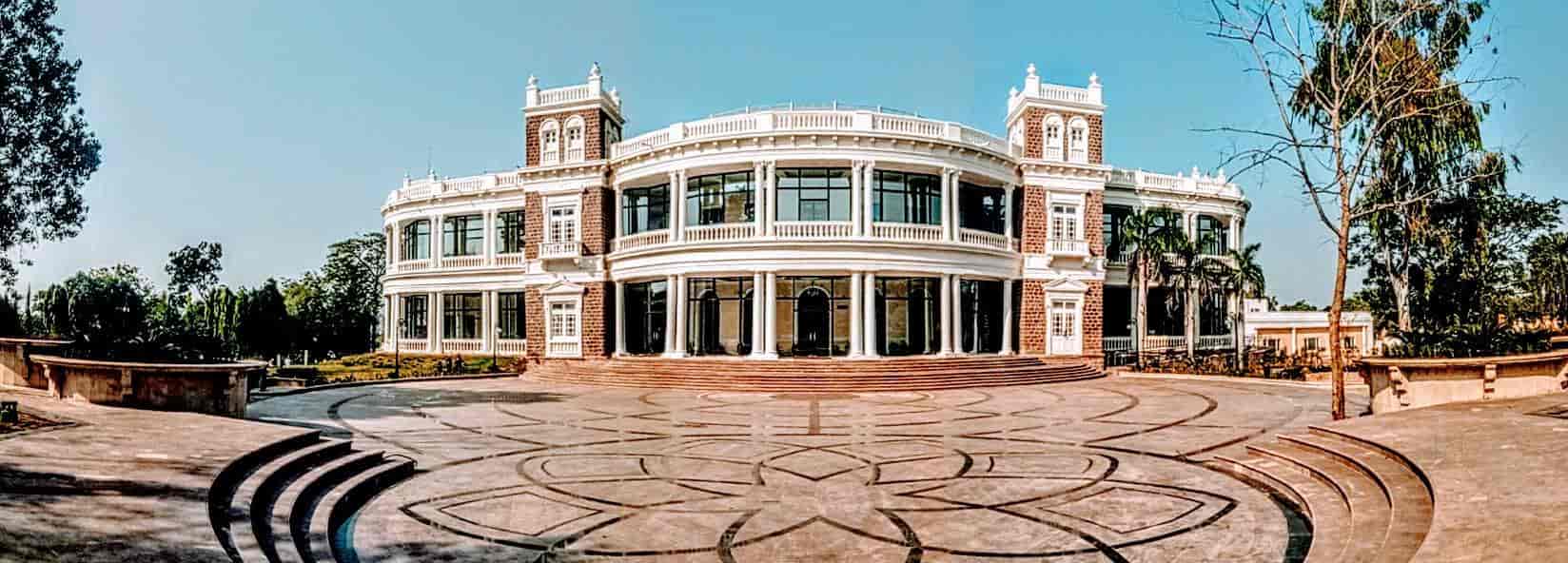 Minto Hall Exterior