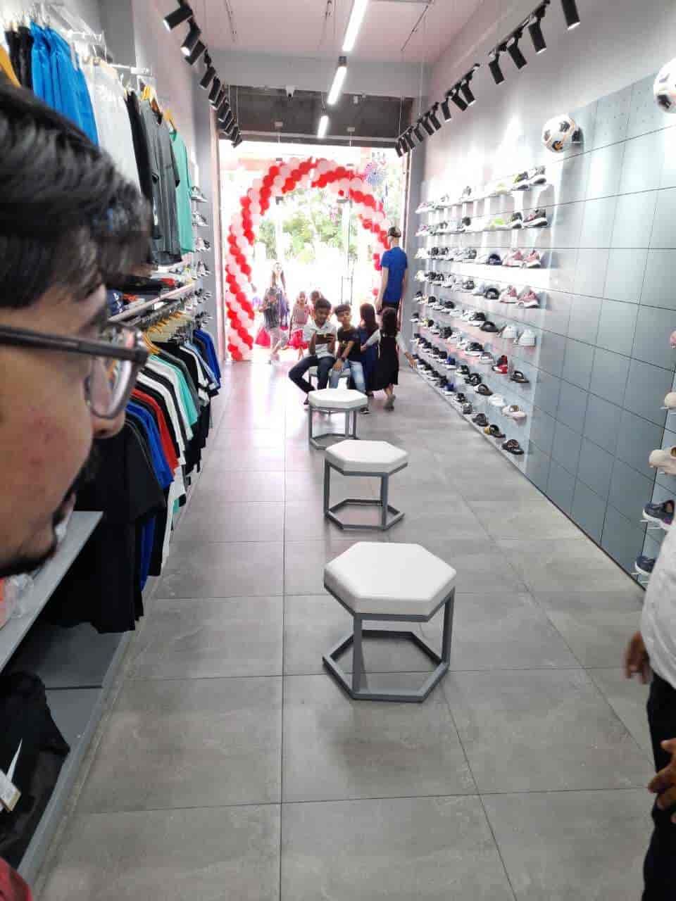 nike showroom in maninagar