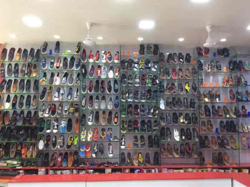 reebok showroom in bilaspur
