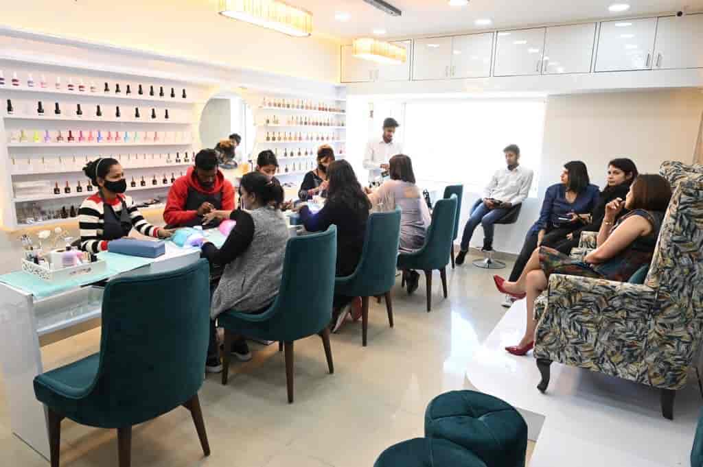Glitz Nail Studio in Chandigarh Sector 8b,Chandigarh Best Beauty