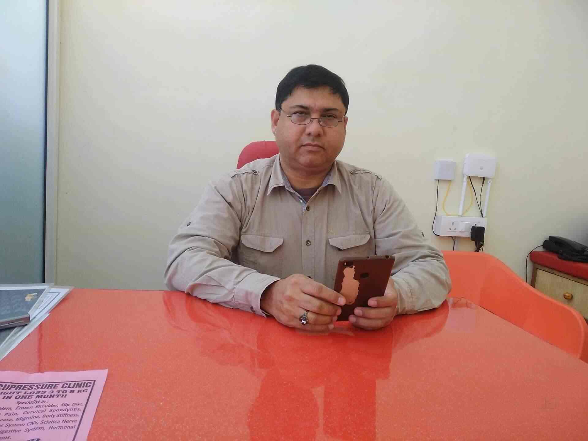 Dr. Pawan Vashisht (Life Time Healing Centre) in Chandigarh Sector 28