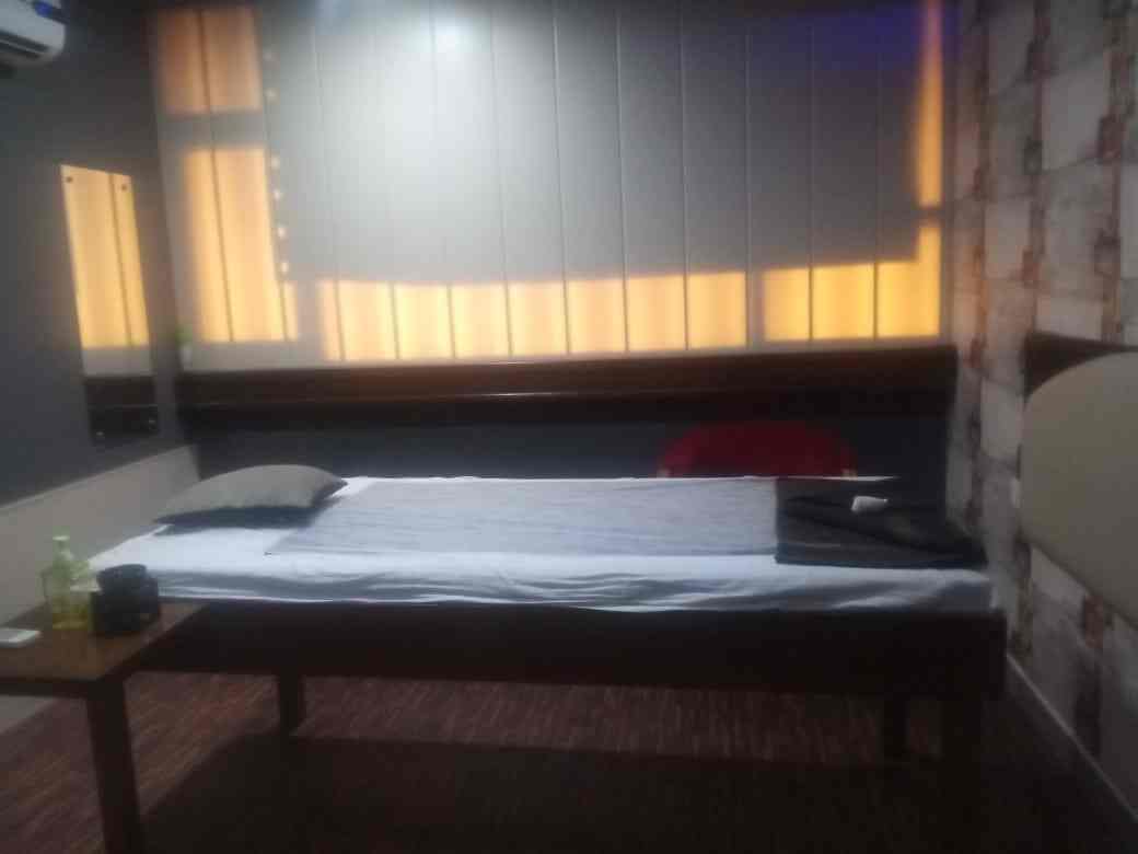 Royal Glow Spa in Chandigarh Sector 9d,Chandigarh Best Body Massage
