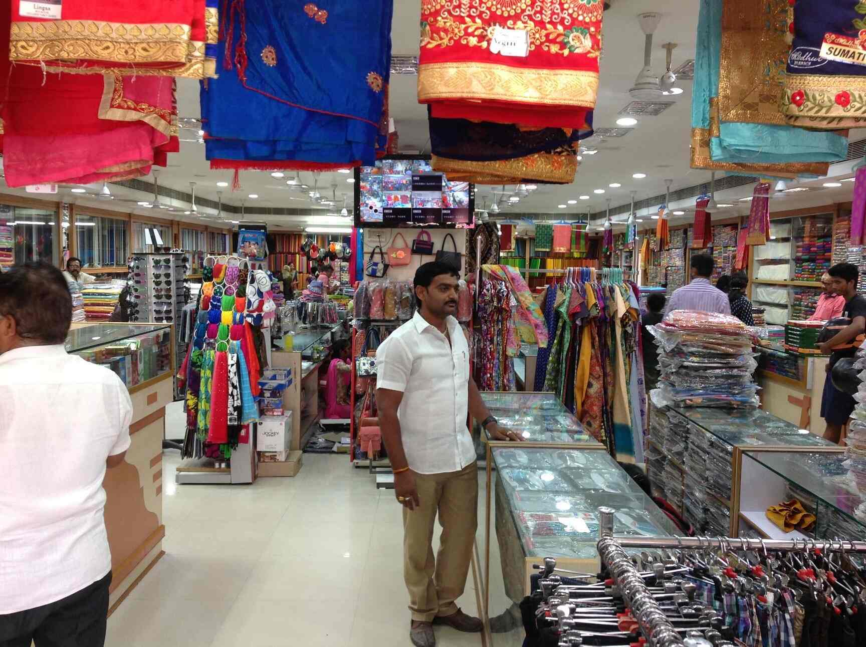 Top Men Readymade Garment Retailers in Perungalathur Best Readymade