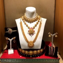 Tanishq chrompet store