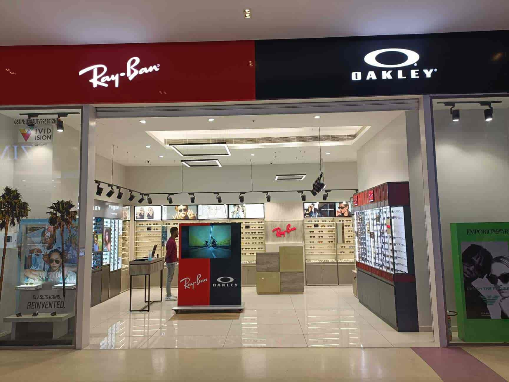 Oakley retail outlet store near me