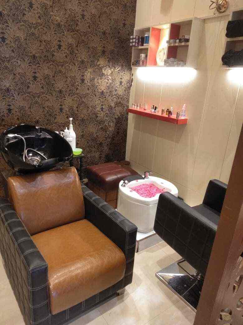 Top Body Massage Centres near Pookadai Police StationParrys Best