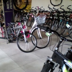 track and trail bicycle hub