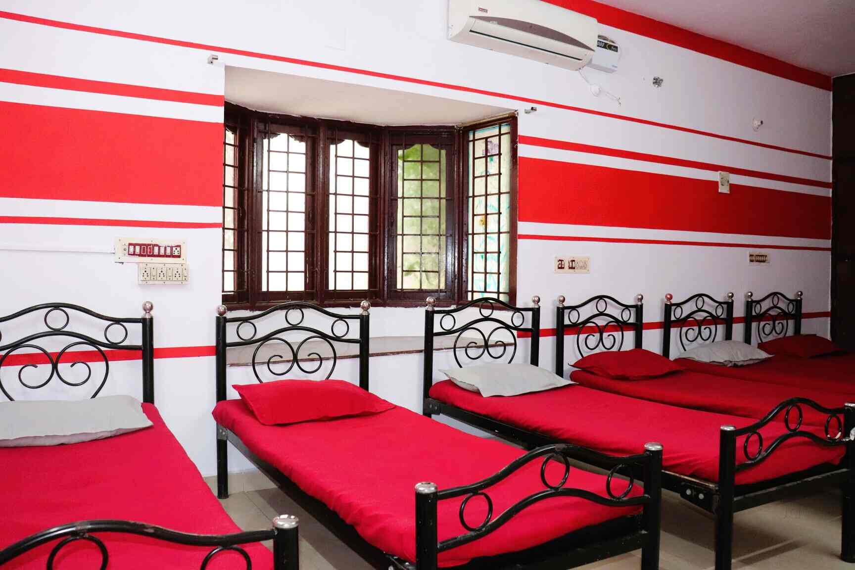 Splendid'd Ladies Hostel in Sembakkam,Chennai Best Hostels in Chennai