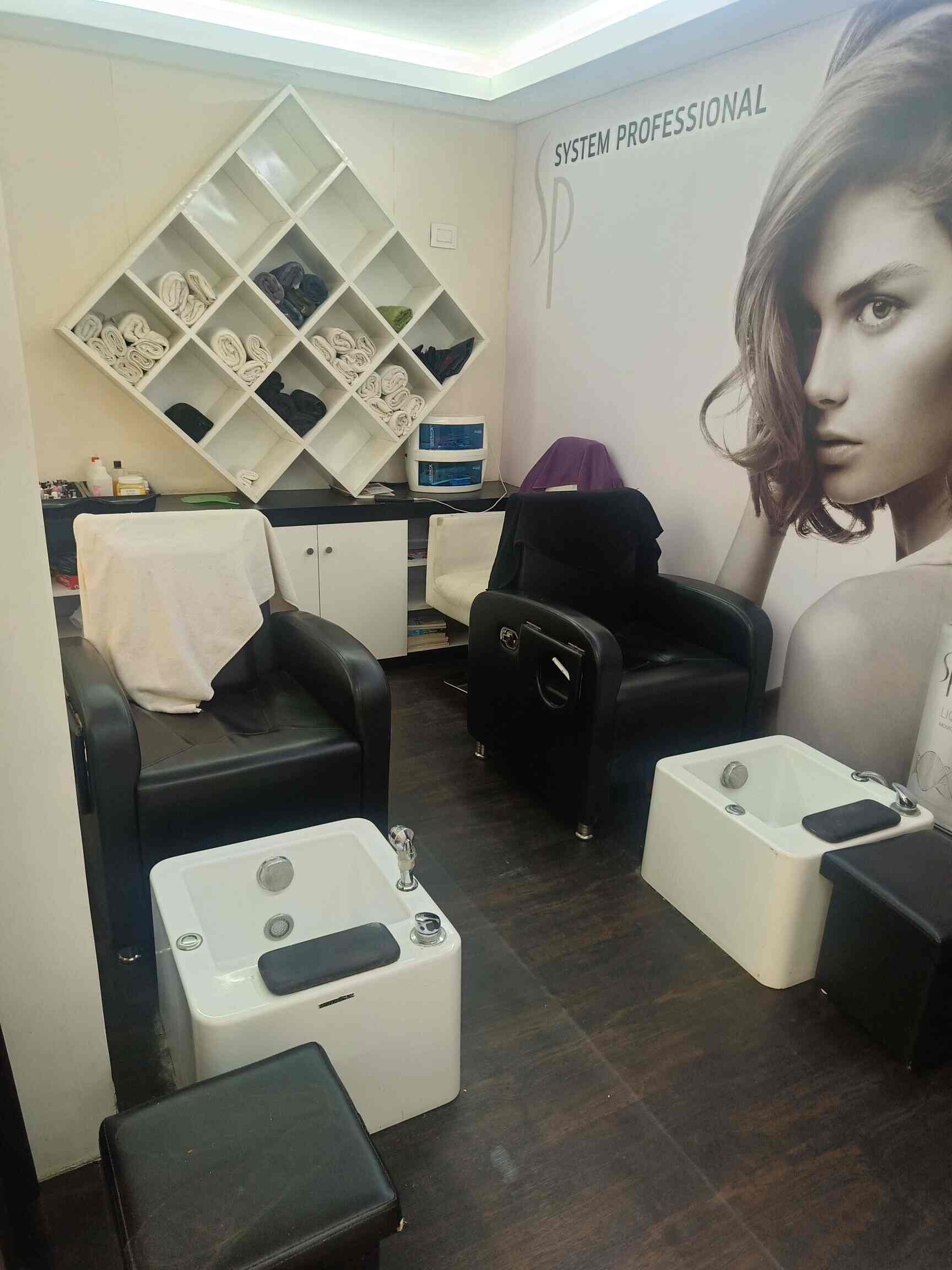 La Posh Cedar Luxury Family Salon in Mogappair East,Chennai Best Beauty Parlours in Chennai