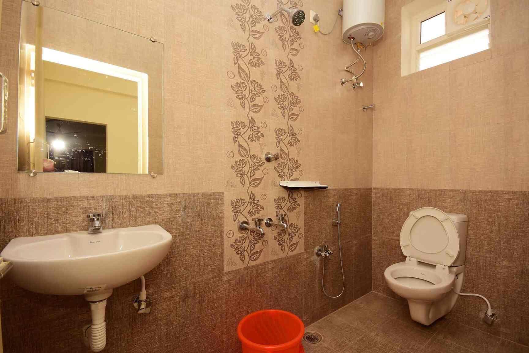 Book Royal Castle in Behind M.M.M. Hospital,Mogappair,Chennai Best