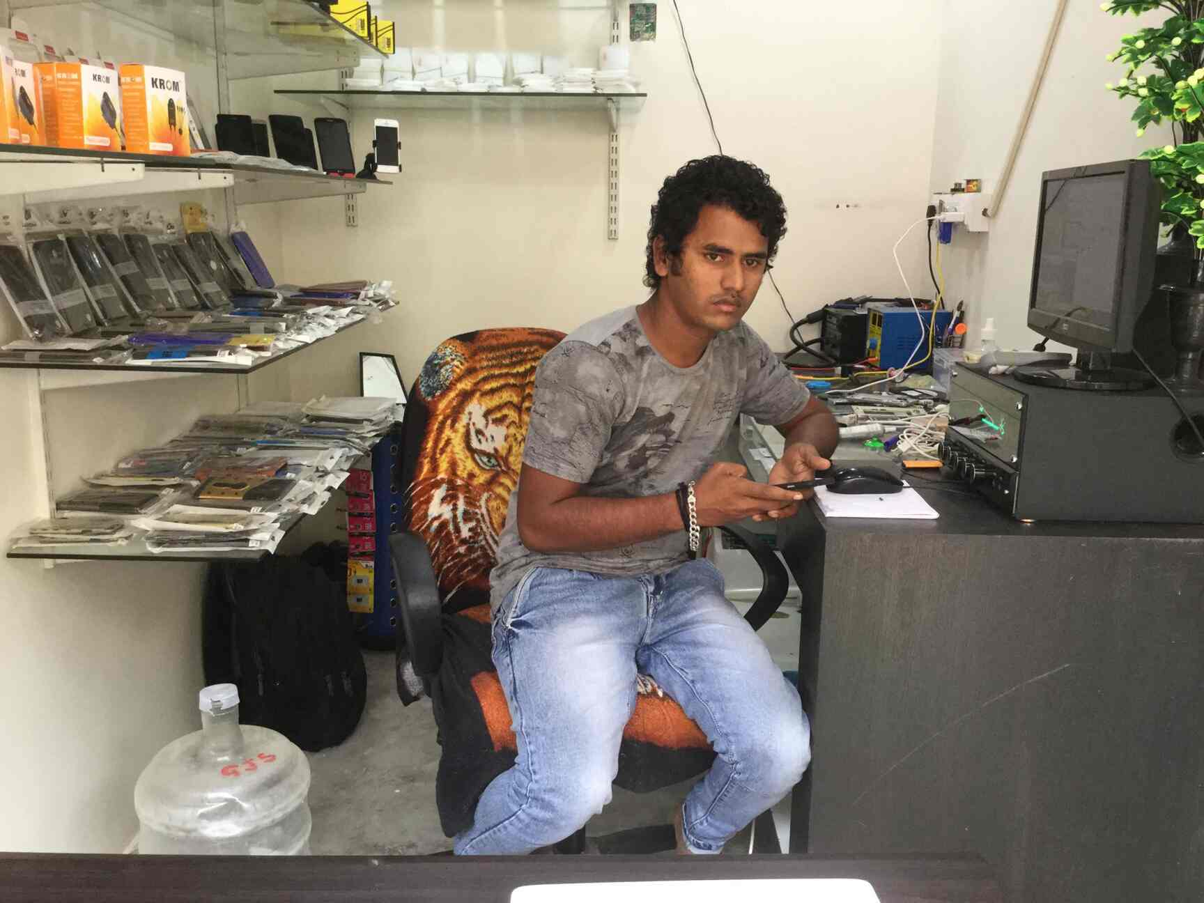 Seven Star Mobile Service in Pallavaram,Chennai Best OPPOMobile Phone Accessory Dealers in