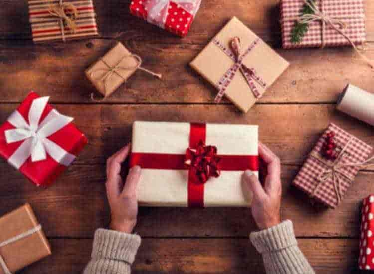 52 Gift Wrapping Ideas for Christmas - Easy Gift Wrapping Ideas