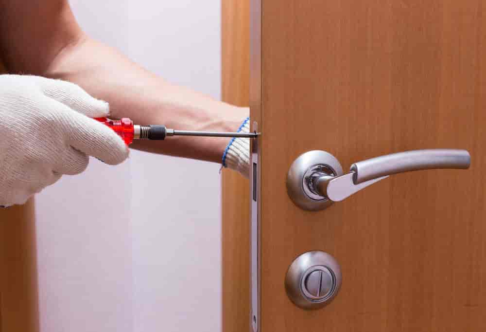 Professional locksmith tools