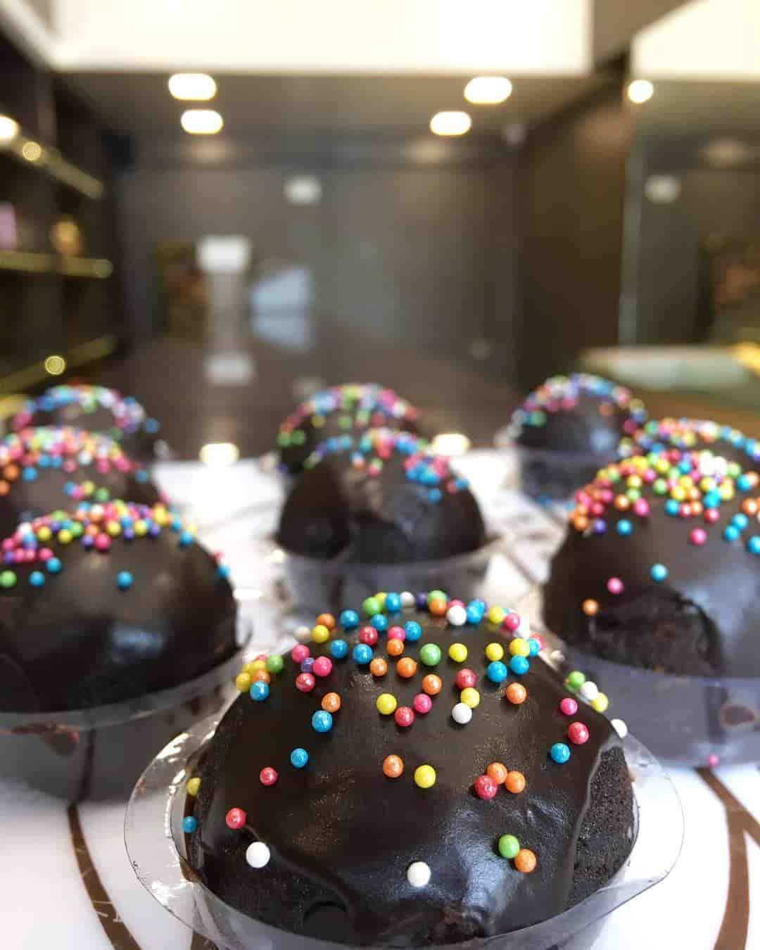 Top Ribbons & Balloons Cake Shops in Beed Best Ribbons & Balloons