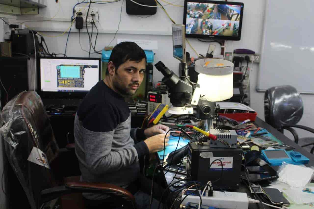 Sunny Mobile Repair & Laptop Care in Chakrata Road,Dehradun Best SonyMobile Phone Repair