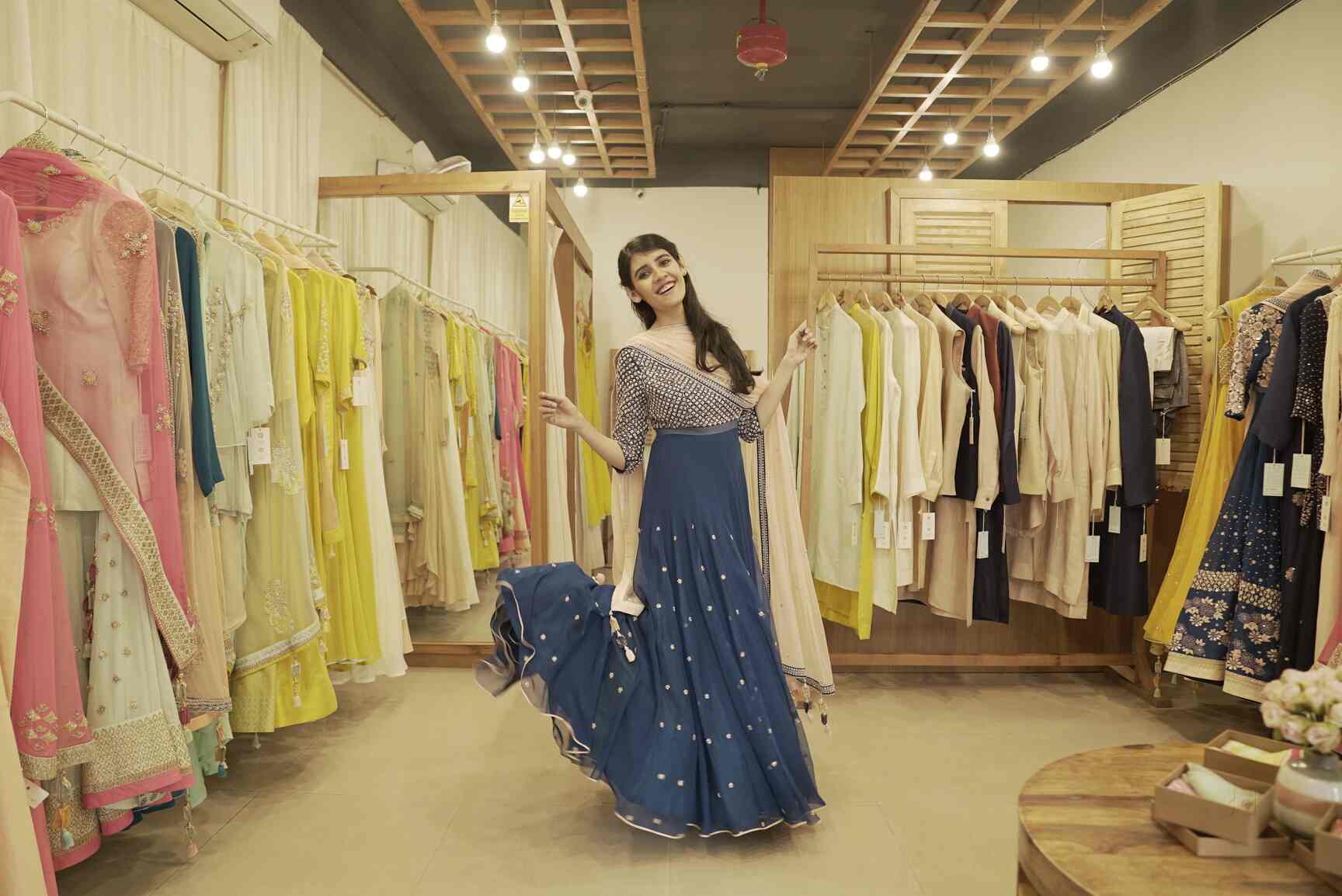 Pre Wedding Shoot Dresses On Rent OFF60 Free Delivery 45 OFF