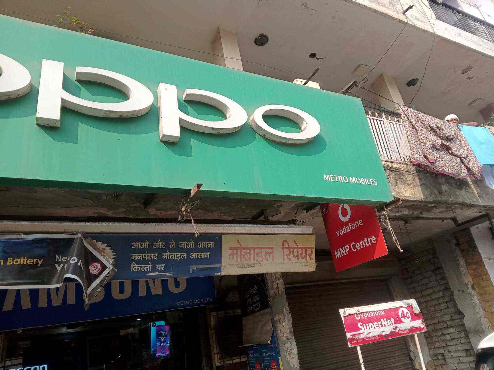 Metro Mobiles in Nehru Nagar Ghaziabad,Delhi Best Mobile Phone Repair