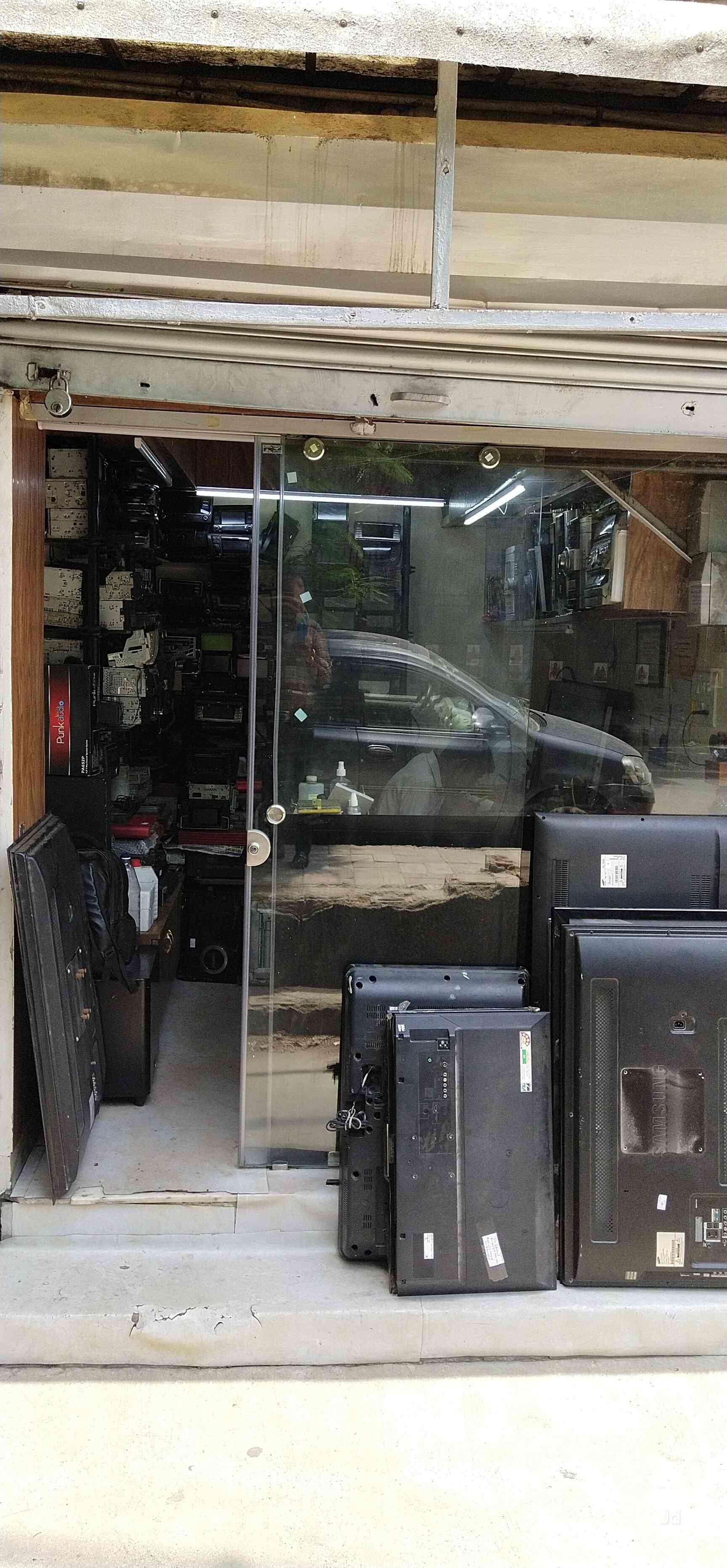 Electronics World in Ashok Vihar 3,Delhi Best Audio System Repair