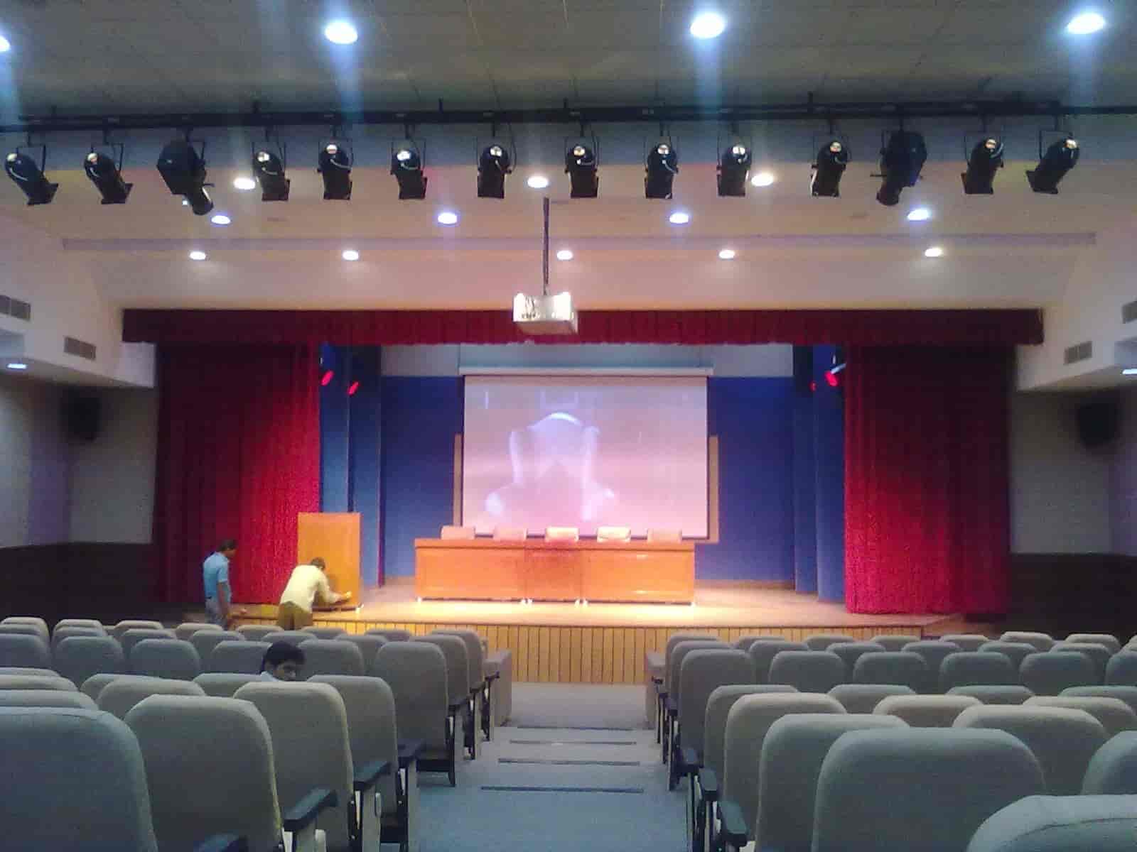 Top Stage Light Equipment Manufacturers in Delhi स्टेज लाइट