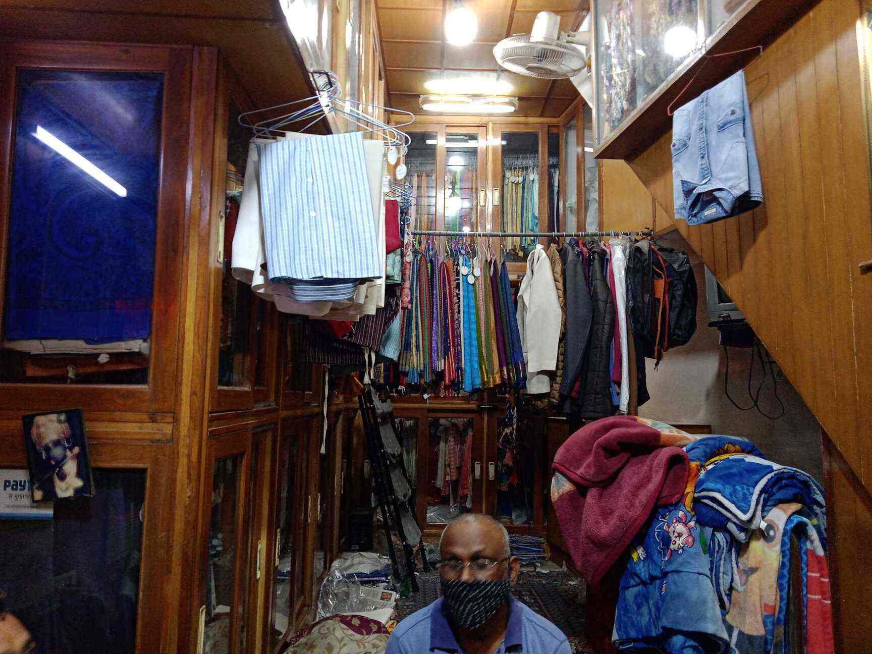 Shubham Drycleaners in Mayur Vihar Phase 1,Delhi Best Carpet Cleaning