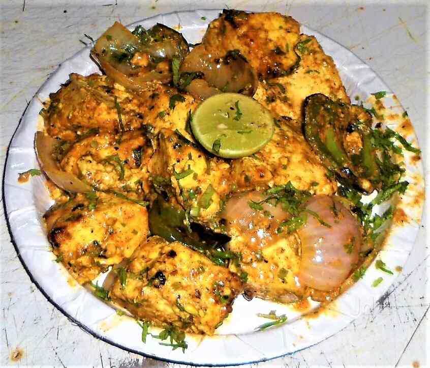 Curries and More Restaurant in West Punjabi Bagh,Delhi Order Food